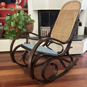 Rocking chair vintage cannage