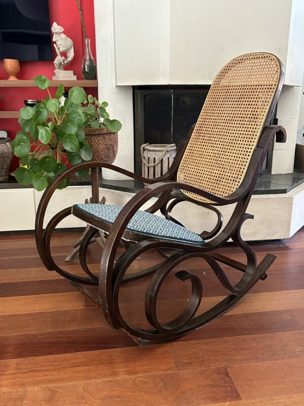 Rocking chair vintage cannage